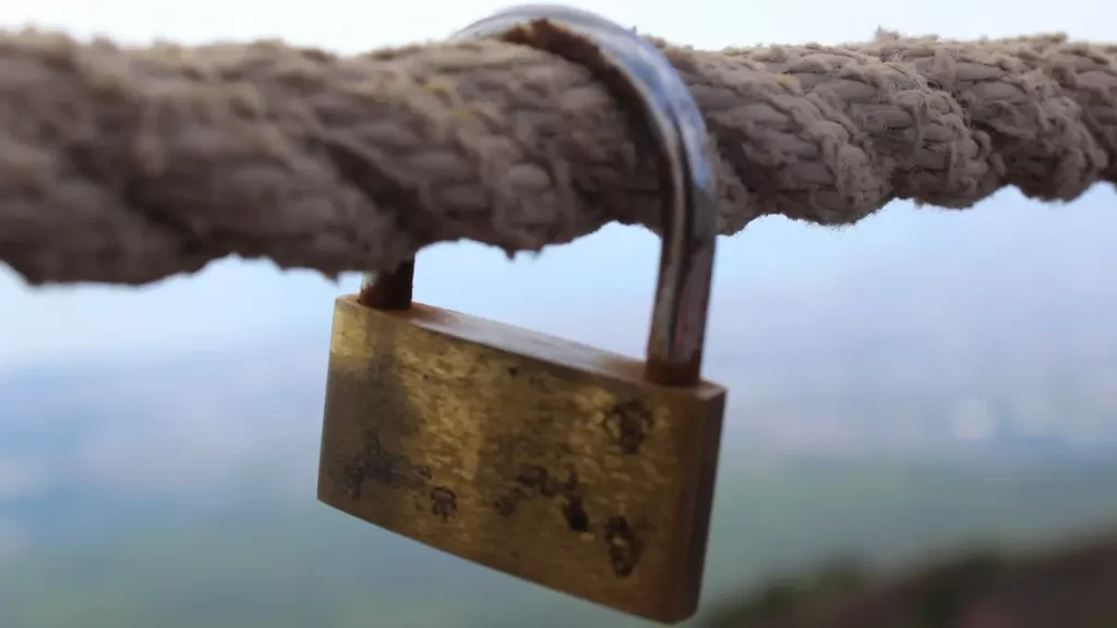 Single padlock on a rope